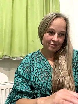 Snapshot of B_i_r_d_i_e chatting on 26, 9, 2025 B i r d i e online show from 26, 9, 2025