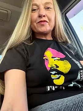 Snapshot of B_i_r_d_i_e chatting on 22, 9, 2025 B i r d i e online show from 22, 9, 2025