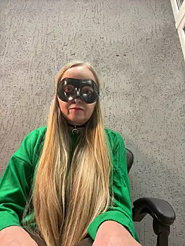 Snapshot of B_i_r_d_i_e chatting on 29, 9, 2025 B i r d i e online show from 29, 9, 2025