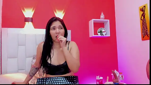 Snapshot of TwoForyouX chatting on 26, 10, 2025 TwoForyouX online show from 26, 10, 2025