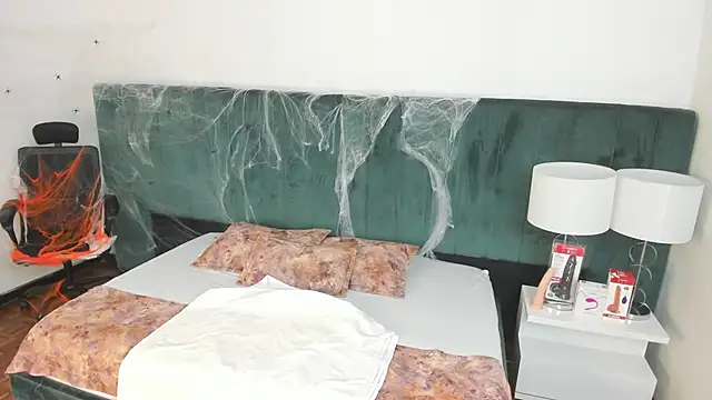 VanessaParis   online show from 18, 10, 2025