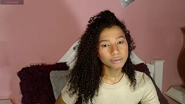 Snapshot of _IsabellaRousse chatting on 7, 11, 2025 IsabellaRousse online show from 7, 11, 2025