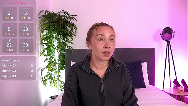 AlexisGreys online show from 22, 9, 2025