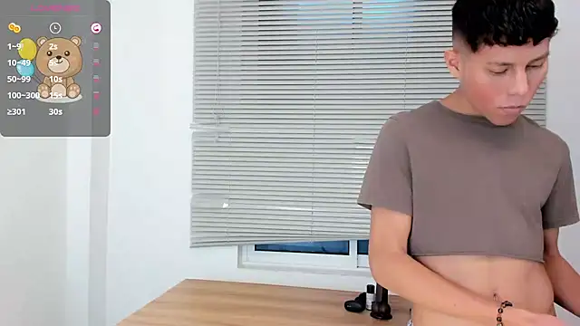 Snapshot of Little_liam chatting on 24, 11, 2025 Little liam online show from 24, 11, 2025