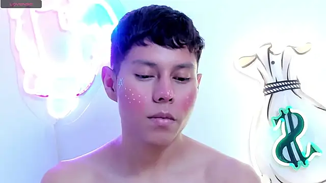 Snapshot of Little_liam chatting on 2, 12, 2025 Little liam online show from 2, 12, 2025