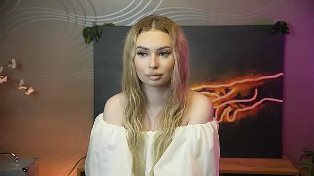 DovieVuong online show from 1, 10, 2025