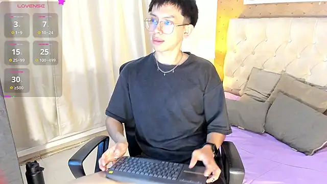 liam twiink online show from 7, 10, 2025