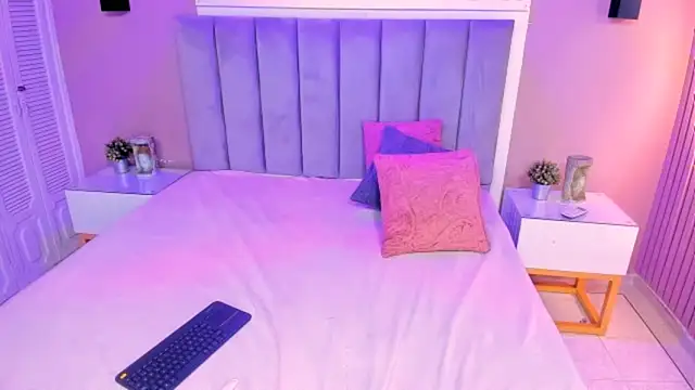 Snapshot of isa_vel chatting on 9, 11, 2025 isa vel online show from 9, 11, 2025