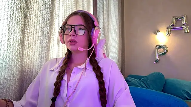 NadaBajko online show from 1, 10, 2025