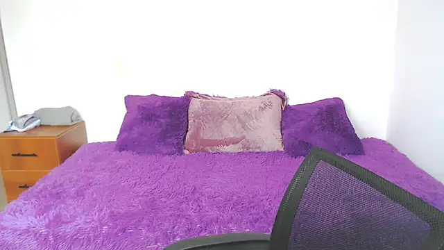 Snapshot of brendasantos_77 chatting on 20, 10, 2025 brendasantos 77 online show from 20, 10, 2025