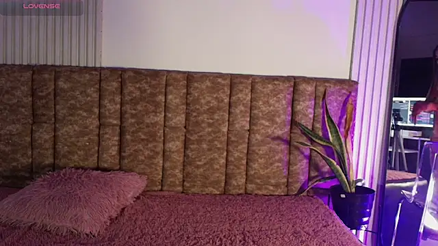 Missdionne curly online show from 21, 3, 2026