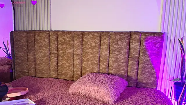 Missdionne curly online show from 13, 3, 2026