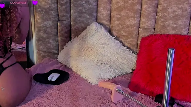 Missdionne curly online show from 19, 12, 2025