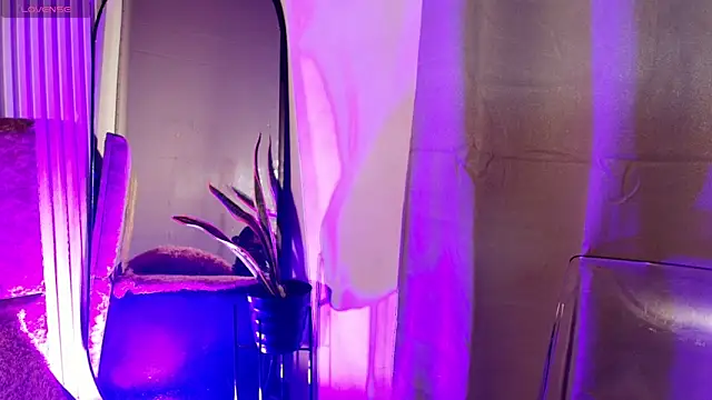 Missdionne curly online show from 27, 3, 2026