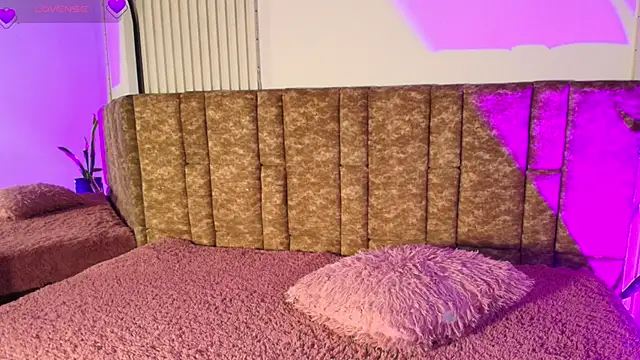 Missdionne curly online show from 9, 3, 2026