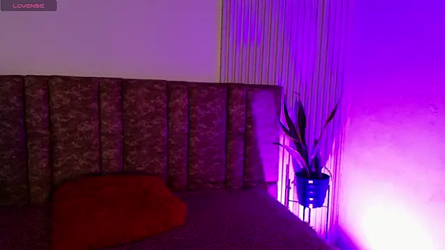 Missdionne curly online show from 13, 1, 2026