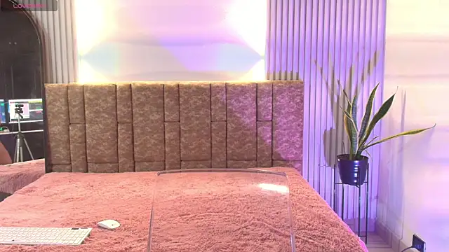 Missdionne curly online show from 16, 12, 2025