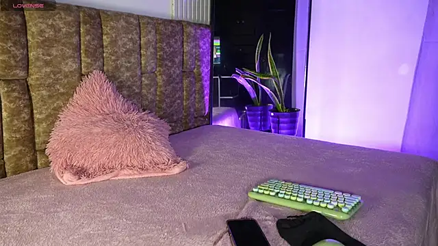 Missdionne curly online show from 14, 4, 2026