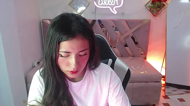 Chloe Brownn v online show from 4, 10, 2025