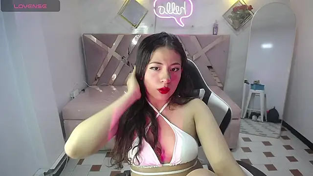 Chloe Brownn v online show from 2, 10, 2025