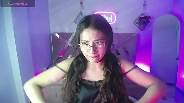 Chloe Brownn v online show from 30, 9, 2025