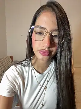 Julieta Duque online show from 6, 3, 2026