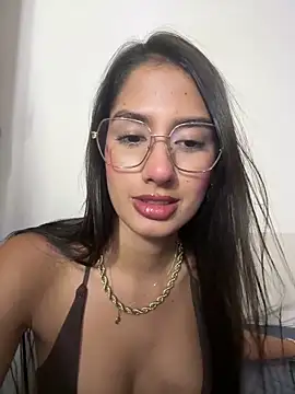 Snapshot of Julieta_Duque chatting on 23, 4, 2026 Julieta Duque online show from 23, 4, 2026