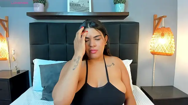 daniela crozee  online show from 4, 10, 2025