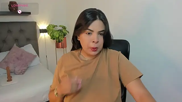 daniela crozee  online show from 19, 11, 2025