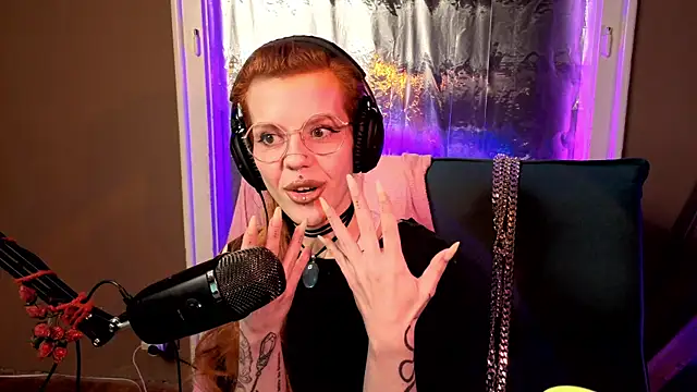 Snapshot of tacodeluxxxe chatting on 8, 3, 2026 tacodeluxxxe online show from 8, 3, 2026