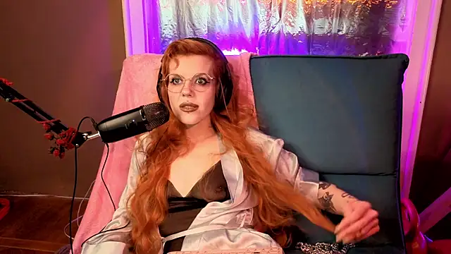 Snapshot of tacodeluxxxe chatting on 6, 3, 2026 tacodeluxxxe online show from 6, 3, 2026