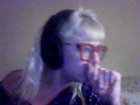 Snapshot of BlondieTami chatting on 20, 9, 2025 BlondieTami online show from 20, 9, 2025