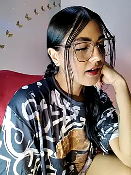 Snapshot of ValeNiitaLuv chatting on 3, 5, 2026 ValeNiitaLuv online show from 3, 5, 2026