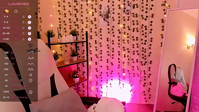 LinaBlossom  online show from 18, 6, 2026