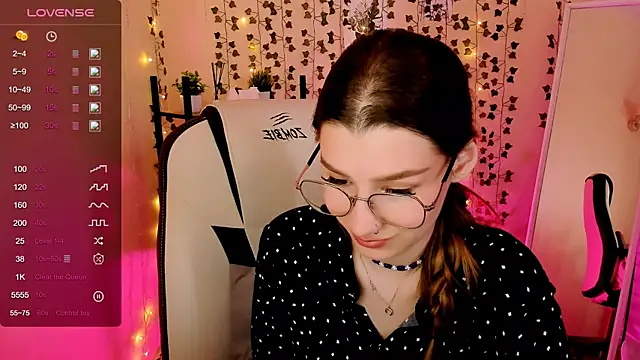 LinaBlossom  online show from 16, 6, 2026