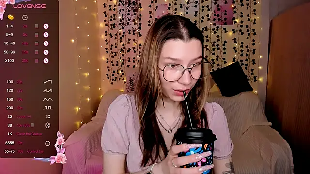 LinaBlossom  online show from 25, 11, 2025