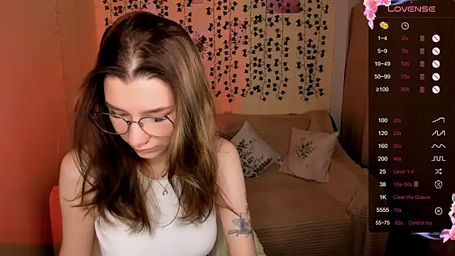 LinaBlossom  online show from 16, 11, 2025