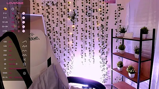 LinaBlossom  online show from 15, 5, 2026