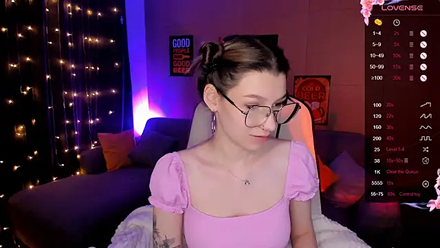 LinaBlossom  online show from 7, 10, 2025