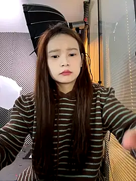 Snapshot of YY-27 chatting on 28, 10, 2025 YY-27 online show from 28, 10, 2025