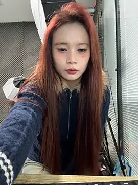 Snapshot of YY-27 chatting on 4, 12, 2025 YY-27 online show from 4, 12, 2025