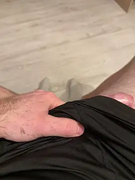 Snapshot of louis389 chatting on 2, 12, 2025 louis389 online show from 2, 12, 2025