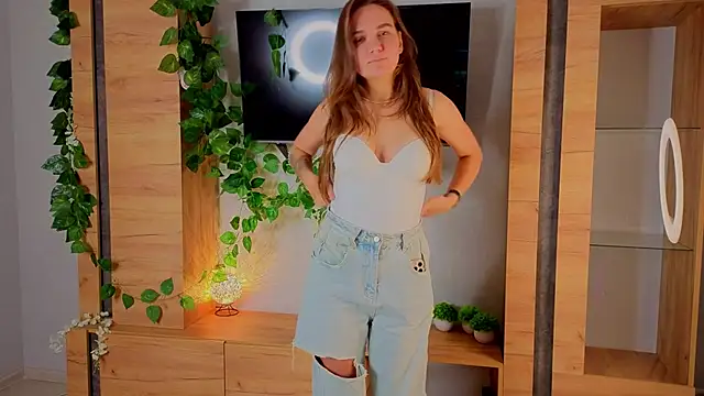 TiffanyBrooklin online show from 23, 9, 2025