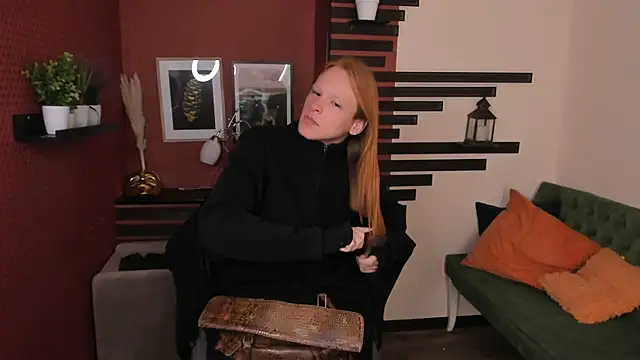 Snapshot of ChloeValentinee chatting on 14, 10, 2025 ChloeValentinee online show from 14, 10, 2025