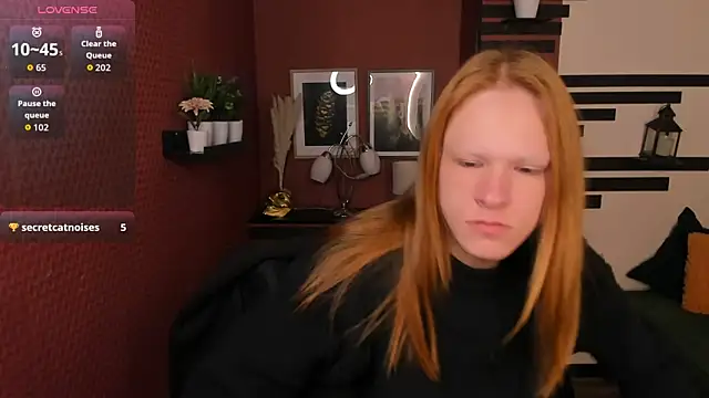 Snapshot of ChloeValentinee chatting on 4, 11, 2025 ChloeValentinee online show from 4, 11, 2025