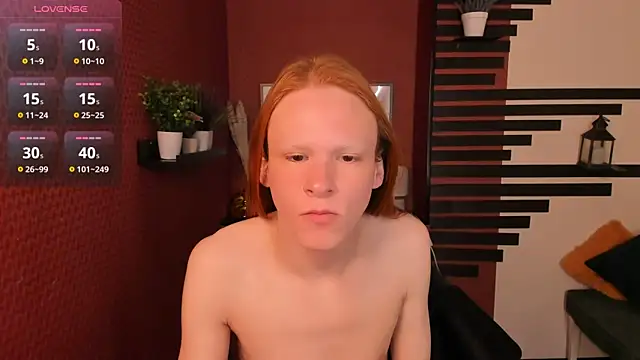 Snapshot of ChloeValentinee chatting on 21, 10, 2025 ChloeValentinee online show from 21, 10, 2025