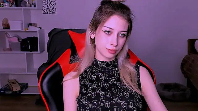 Lori lolii online show from 11, 10, 2025