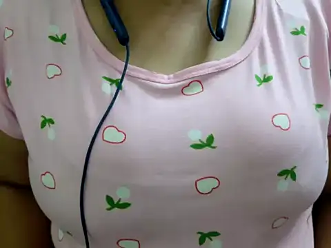 Snapshot of tamilqueenbaby chatting on 10, 10, 2025 tamilqueenbaby online show from 10, 10, 2025