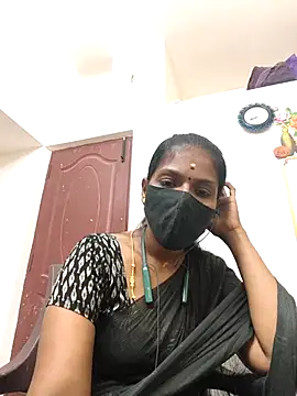Snapshot of Tamil_Yalini12 chatting on 30, 4, 2026 Tamil Yalini12 online show from 30, 4, 2026