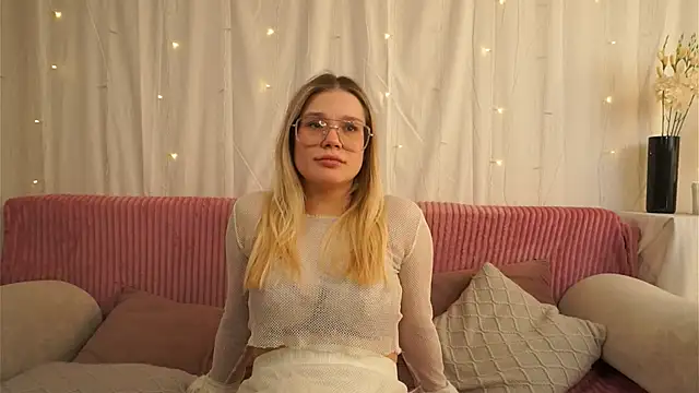LisaRiza online show from 6, 10, 2025